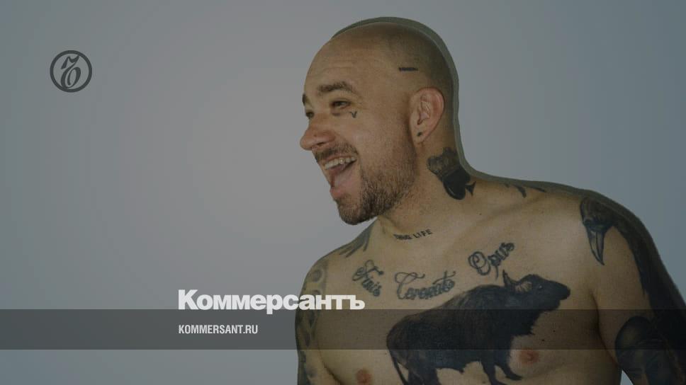 Рэпер Schokk заявил, что ему запретили принести флаг России на его концерт в Москве